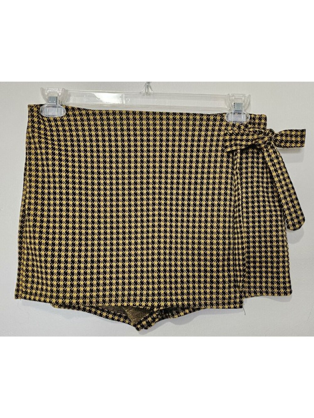 Haute Monde Women's Skort Size Large Plaid Skirt Gold Houndstooth Plaid Shorts